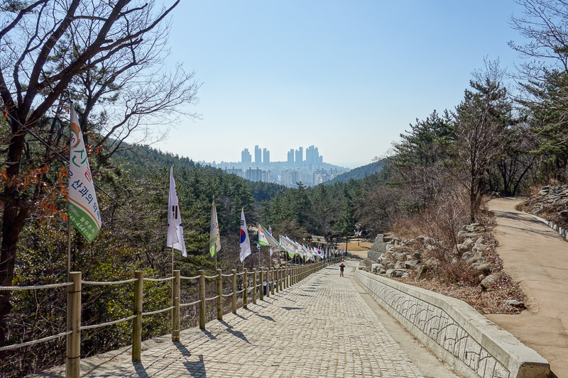Korea-Busan-Hiking-Hwangnyeongsan - The last bit that was road was extremely steep. Steep enough for people to be coming down backwards. At the bottom of this is a huge outdoor old perso