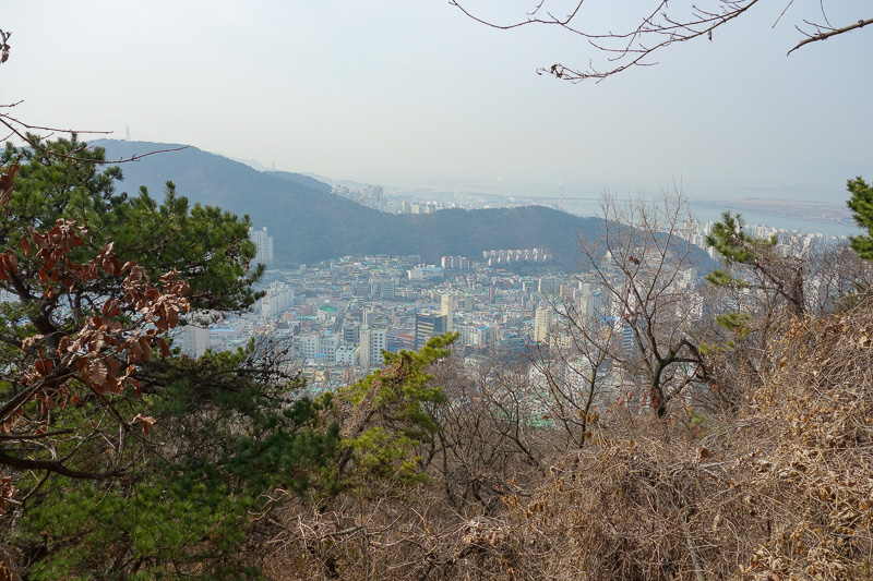 Korea again - Incheon - Daegu - Busan - Gwangju - Seoul - 2015 - Now we start with photos of the view. Due to the pollution today, the lower down shots will have better detail. This one is quite low.