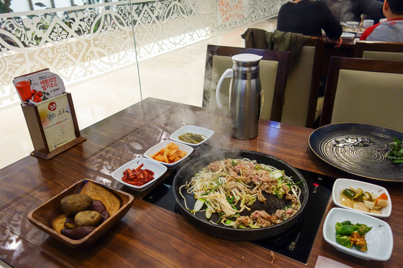 Korea again - Incheon - Daegu - Busan - Gwangju - Seoul - 2015 - For dinner, I finally had Korean bbq. But then the girl insisted on cooking it for me. I feel as though I pay a premium for getting to cook it myself.