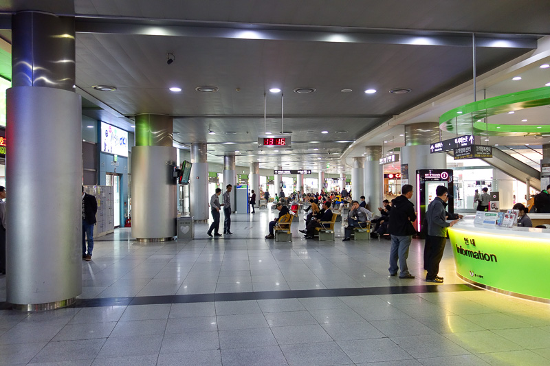 Korea again - Incheon - Daegu - Busan - Gwangju - Seoul - 2015 - The Gwangju bus station is huge, and very modern. They only have one. Too bad they have placed it nowhere near anything useful, like the subway. There