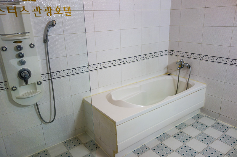 Korea-Busan-Gwangju-Bus - Bathroom has a plethora of shower controls.