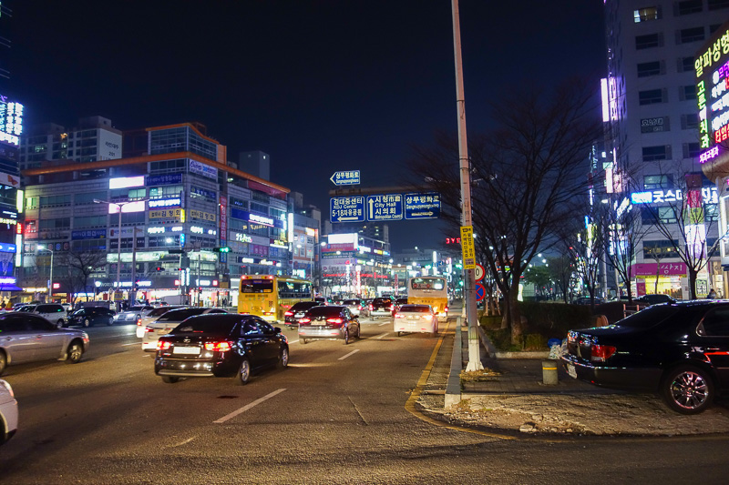 Korea-Gwangju-Hotel-Neon - And now we are back near my hotel, at first I was amazed that the wide boring streets were now lit up and interesting, but then....