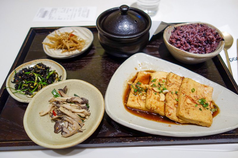 Korea again - Incheon - Daegu - Busan - Gwangju - Seoul - 2015 - And finally, my lunch. I spent up big. Excellent tofu, with unidentifiable sea mushrooms, kelp, thinly sliced fermented acorn jelly, black rice and a 