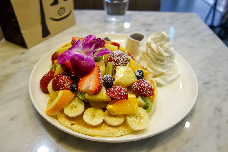Korea again - Incheon - Daegu - Busan - Gwangju - Seoul - 2015 - But instead I ordered a huge pancake meal with all kinds of fruit on it. Fruit is expensive, its cheaper to get it in pancake form. This was delicious