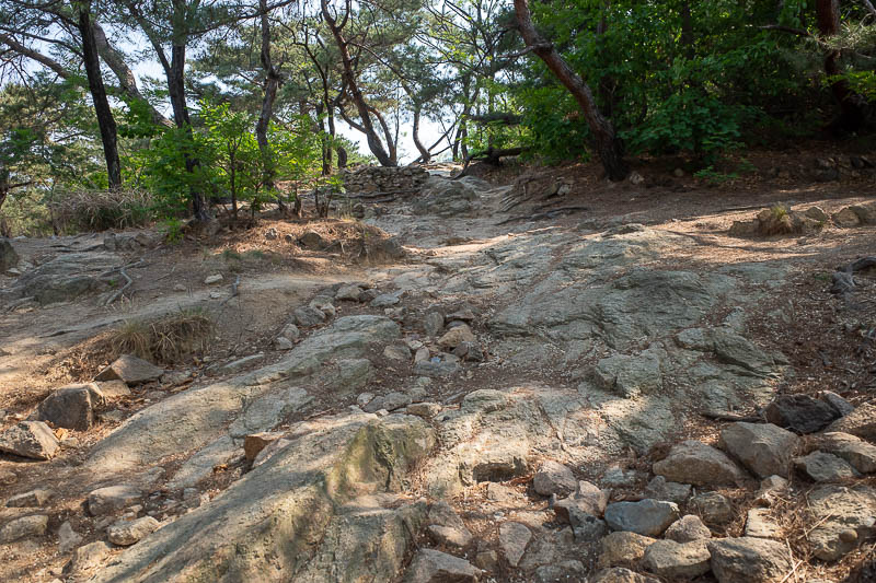 Korea-Seoul-Hiking-Bukhansan - Finally, after 2.5 years, a chance to twist my ankles on jagged rocks.