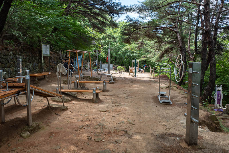Korea-Busan-Hiking-Jangsan - I knew I was getting near the bottom when I hit the outdoor gyms. This one was quite deep in the forest, but well equipped and a few old folks were he