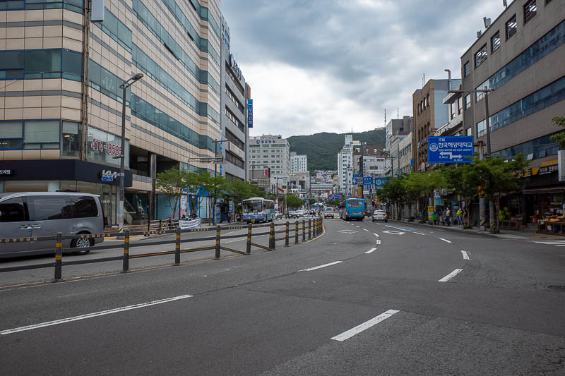 Korea-Busan-Hiking-Taejongdae - Walking up the main road of Yeongdo island and it looks like any other part of Busan, hardly a fishing village island like the internet suggested.