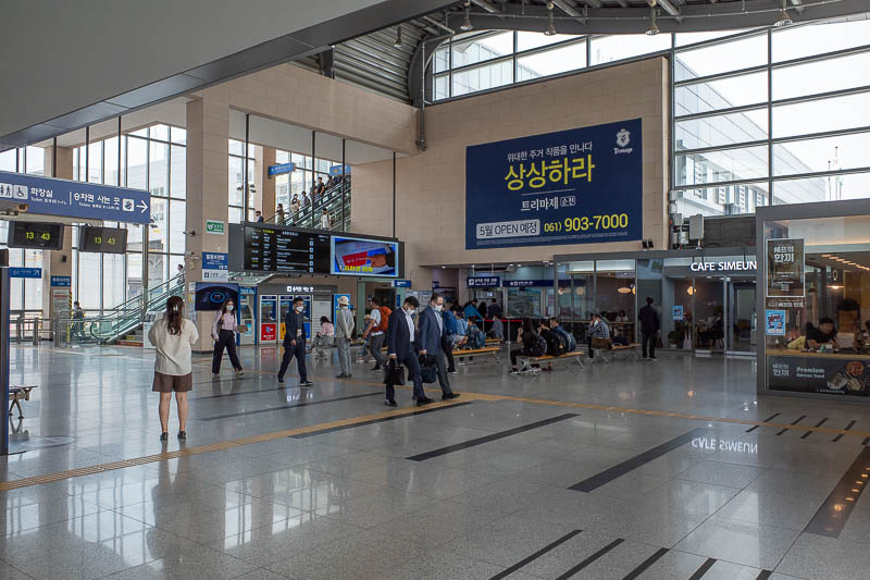 Korea-Busan-Yeosu-Train - The inside is much like any other Korean station. It is a high speed station too.