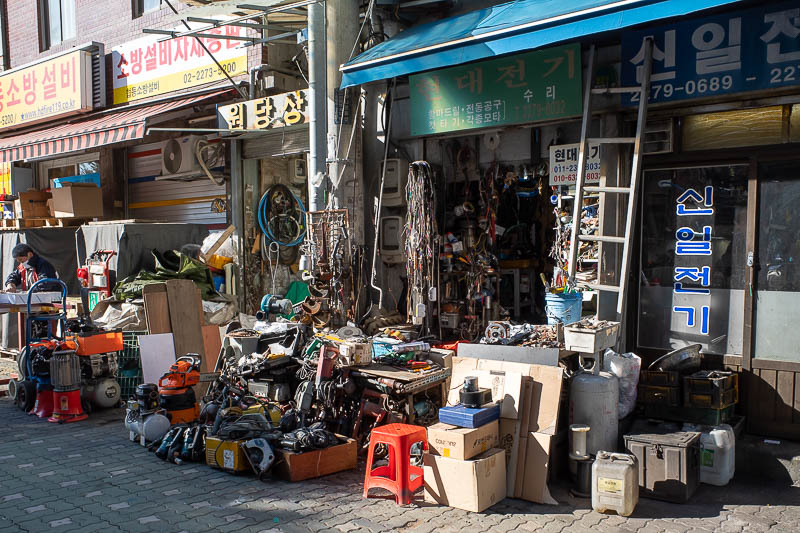 Korea-Incheon-Airport-Dongdaemun - Finding my hotel was a challenge. It is in amongst a sea of tiny hardware stores in alleyways, although it is just over the road from the sewer creek 