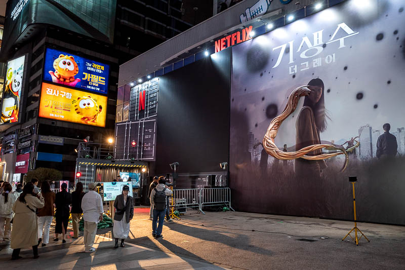 Korea-Seoul-Food-Mall - And tonight's final pic, the red carpet launch of a new Netflix show that features a girl with a tree root growing out of her head. These days there a