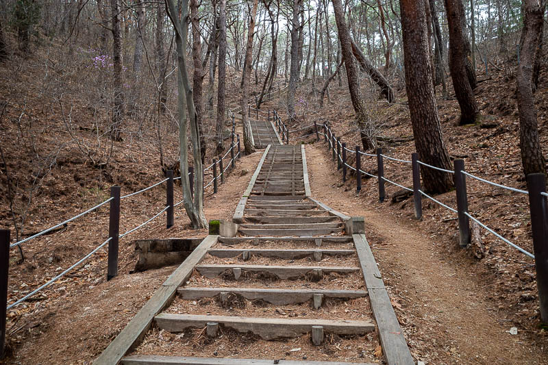 Korea-Daegu-Hiking-Palgongsan-Gatbawi - Many high quality stair cases. There is a cable car as you shall see, but obviously, I did not and will not take it!