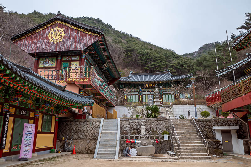 Korea-Daegu-Hiking-Palgongsan-Gatbawi - Here is the inevitable temple at the bottom.