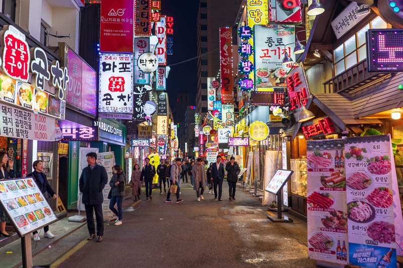 Korea-Seoul-Curry - Wherever I was, and I am not quite sure, it turned into a Neon city after it got dark. Not quite Shinjuku levels, but not bad. Now I must go to sleep 
