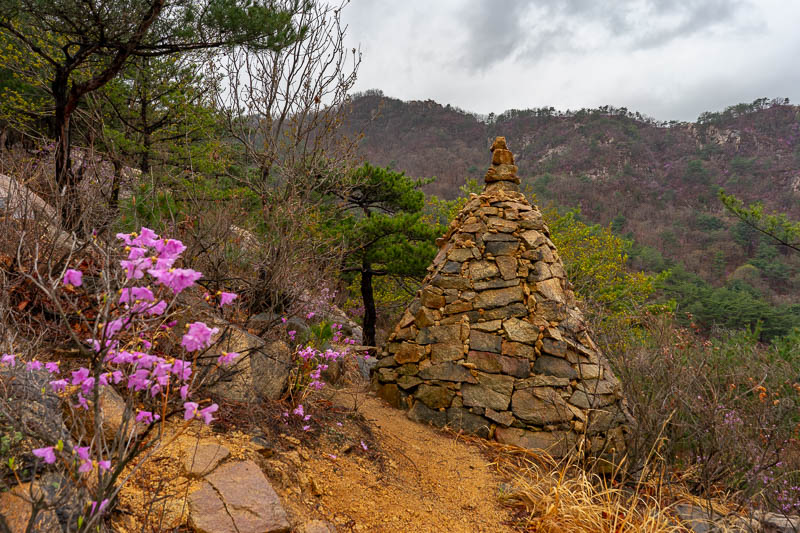 Korea-Seoul-Hiking-Yongmasan - Random pile of rocks.