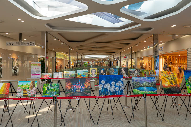 Korea - HK - China - KORKONG! - Then in the mall I judged an art contest.