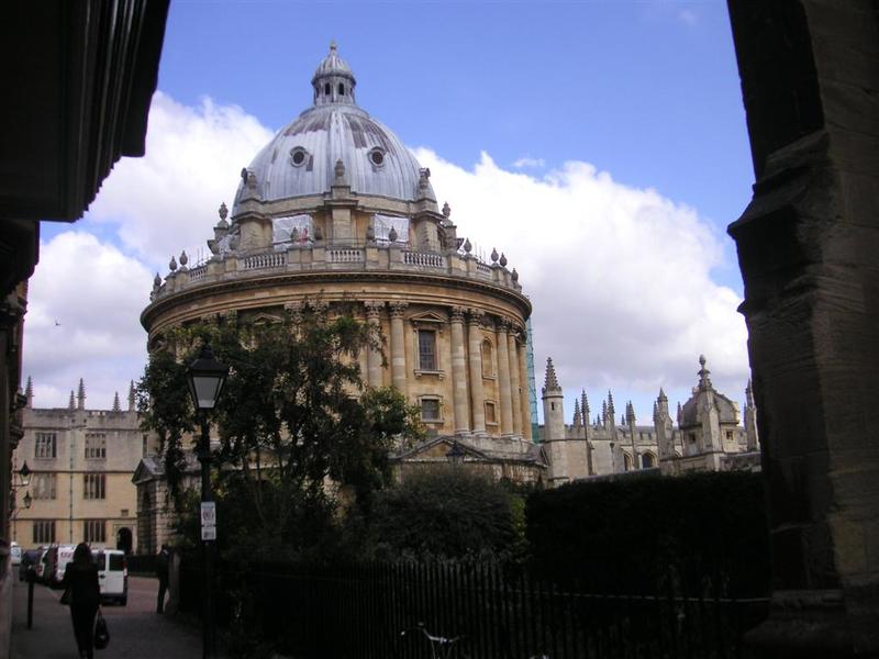 England-Oxford-Garden-Castle - Some other impressive old building.