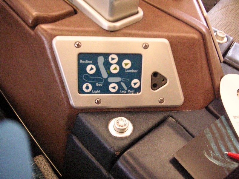 London-Heathrow-Hong Kong-Qantas - Controls to lay flat, I couldnt photo it as a bed because the lights were already off when mine became a bed.