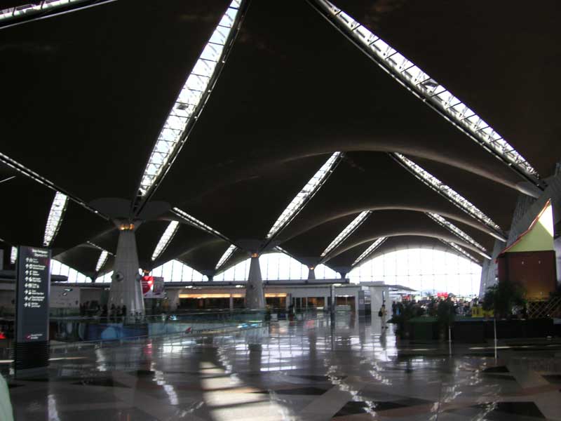 Malaysia-KLIA-Airport - Another shot of the check in hall, its hard to convey its size..