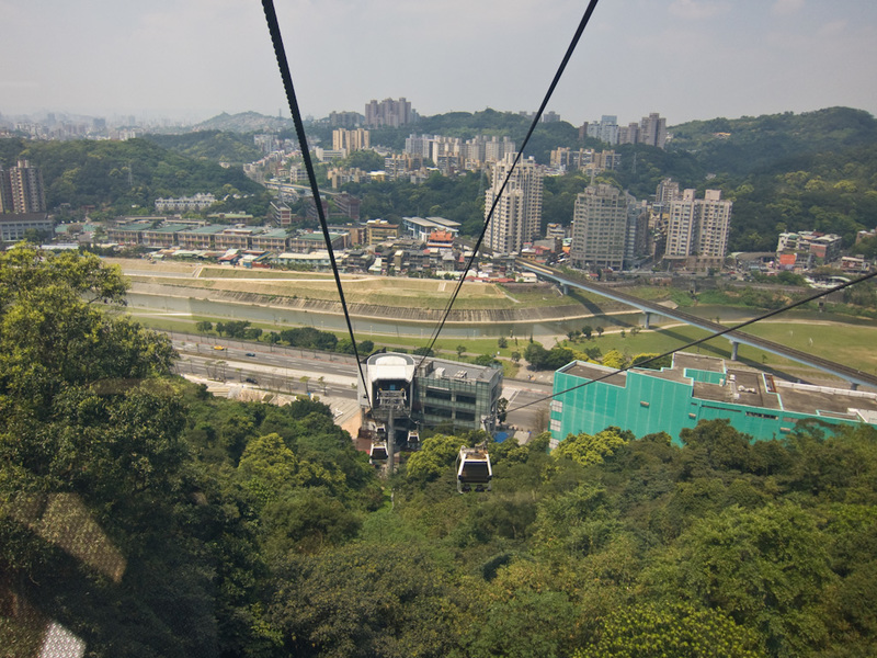 Taiwan-Taipei-Zoo-Hiking - And now, I am riding on the Gondala, the view was spectacular, and I had a carriage all to myself.