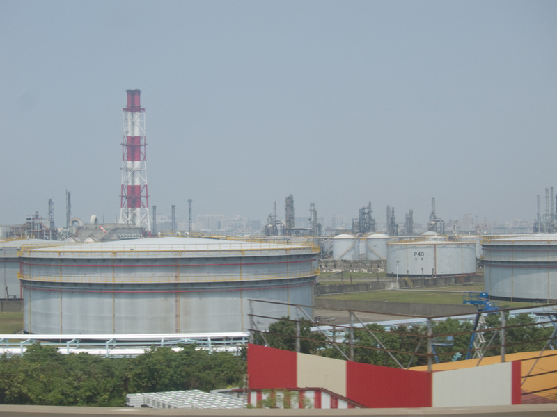 Taiwan / Hong Kong / Singapore - March/April 2011 - Welcome to Kaohsiung, enjoy our oil refinery.