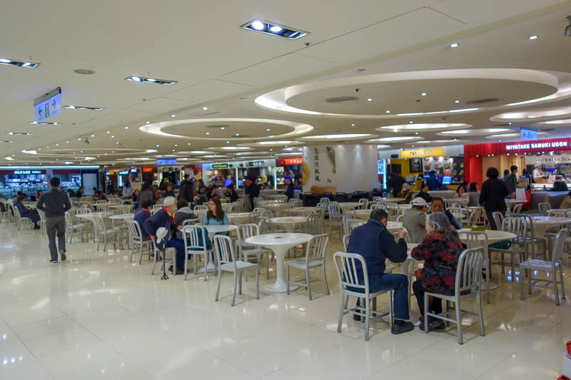 A full lap of Taiwan in March 2017 - 4 flash looking food courts.