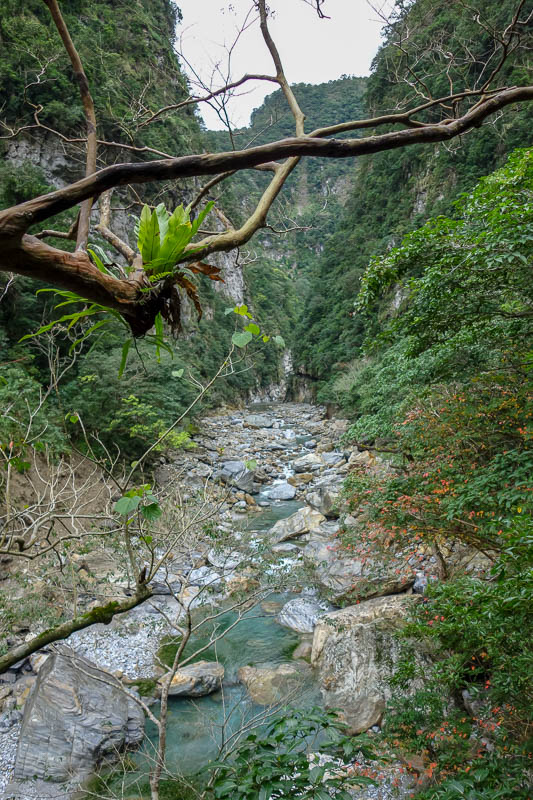 Taiwan-Hualien-Taroko Gorge - More view of gorges.