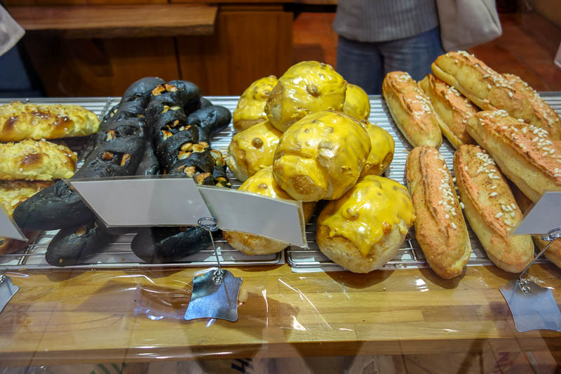 A full lap of Taiwan in March 2017 - Every corner of Taiwan seems to have about a thousand bakeries per square mile. They all seem great. I want that thing to the right of the black thing