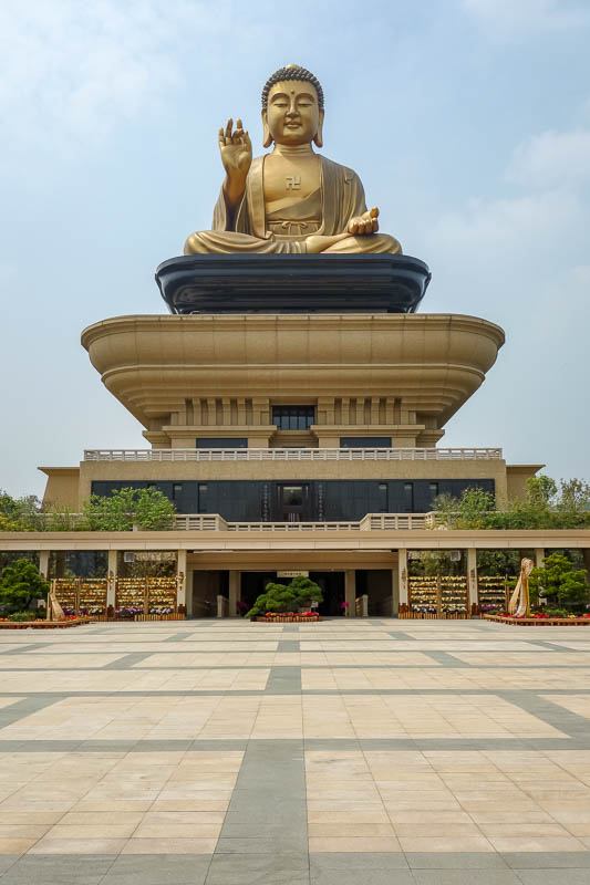 Taiwan-Kaohsiung-Fo Guang Shan-Buddha - Once I walked around the back, there was absolutely no one at all. I could have removed my shorts.