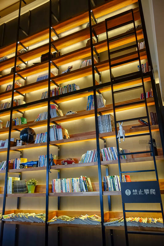 Taiwan-Kaohsiung-Tainan-Bullet Train - Donutes even has a huge library inside it with a ladder you can climb up and fall off. Its high enough to probably kill you if you fell.
