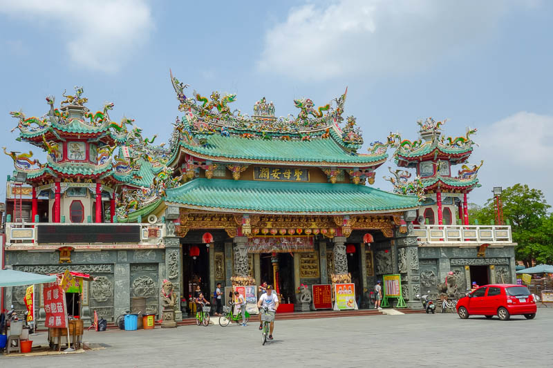 A full lap of Taiwan in March 2017 - There were just too many temples in this area. So I took a photo of just one.