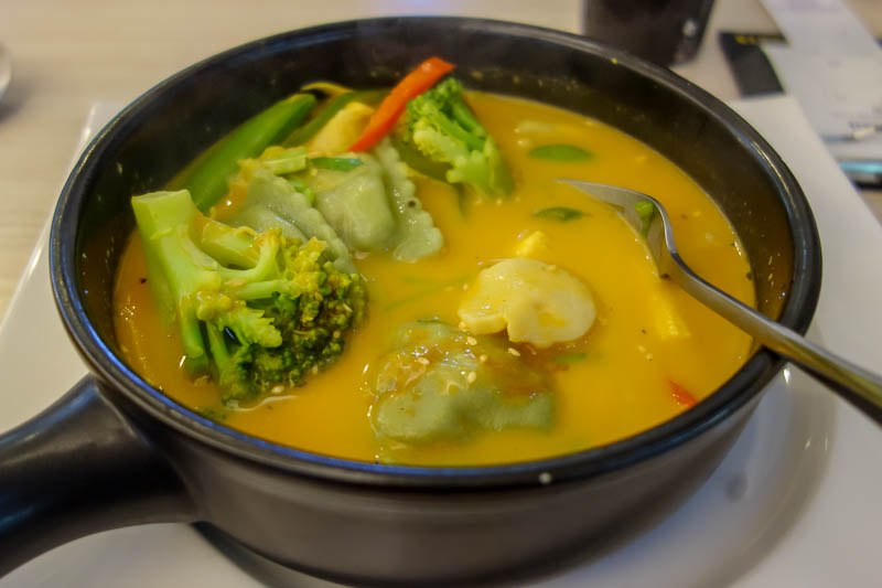 A full lap of Taiwan in March 2017 - My dinner was very healthy but a little unusual. It is a few vegetarian ravioli, with lots of green vegetables, in a kind of thai curry flavoured soup