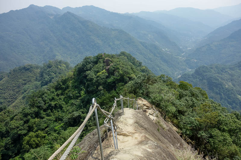 A full lap of Taiwan in March 2017 - A bit more rope assisted ridge walk.