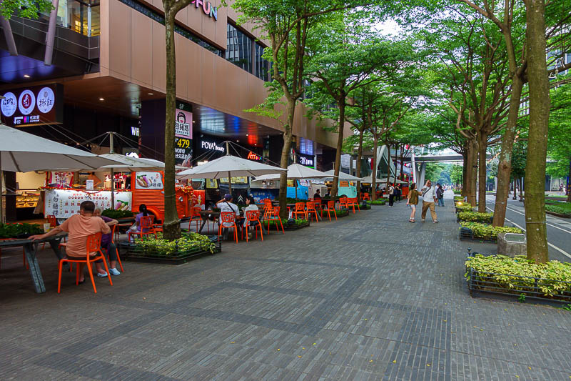 Taiwan-Taipei-Xinyi-Food - I descended to street level, here are some food vans. Nice trees.